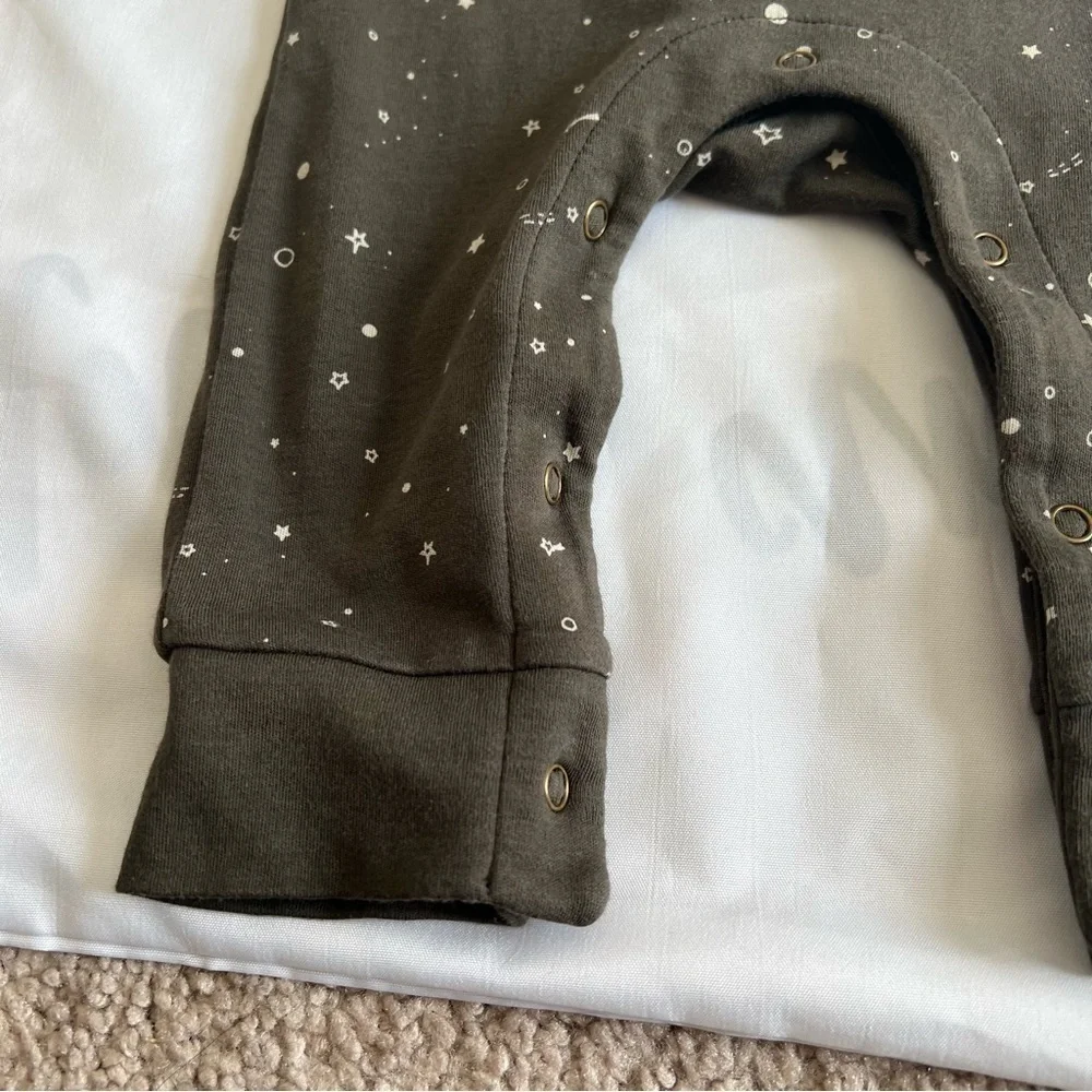Red Caribou Close to the Stars Button Jumpsuit in Grey Size 0-3 Months